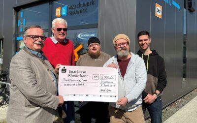 Der Lions Club Ingelheim spendet dem Inklusionsbetrieb wasch.werk & rad.werk 5.000 Euro.
